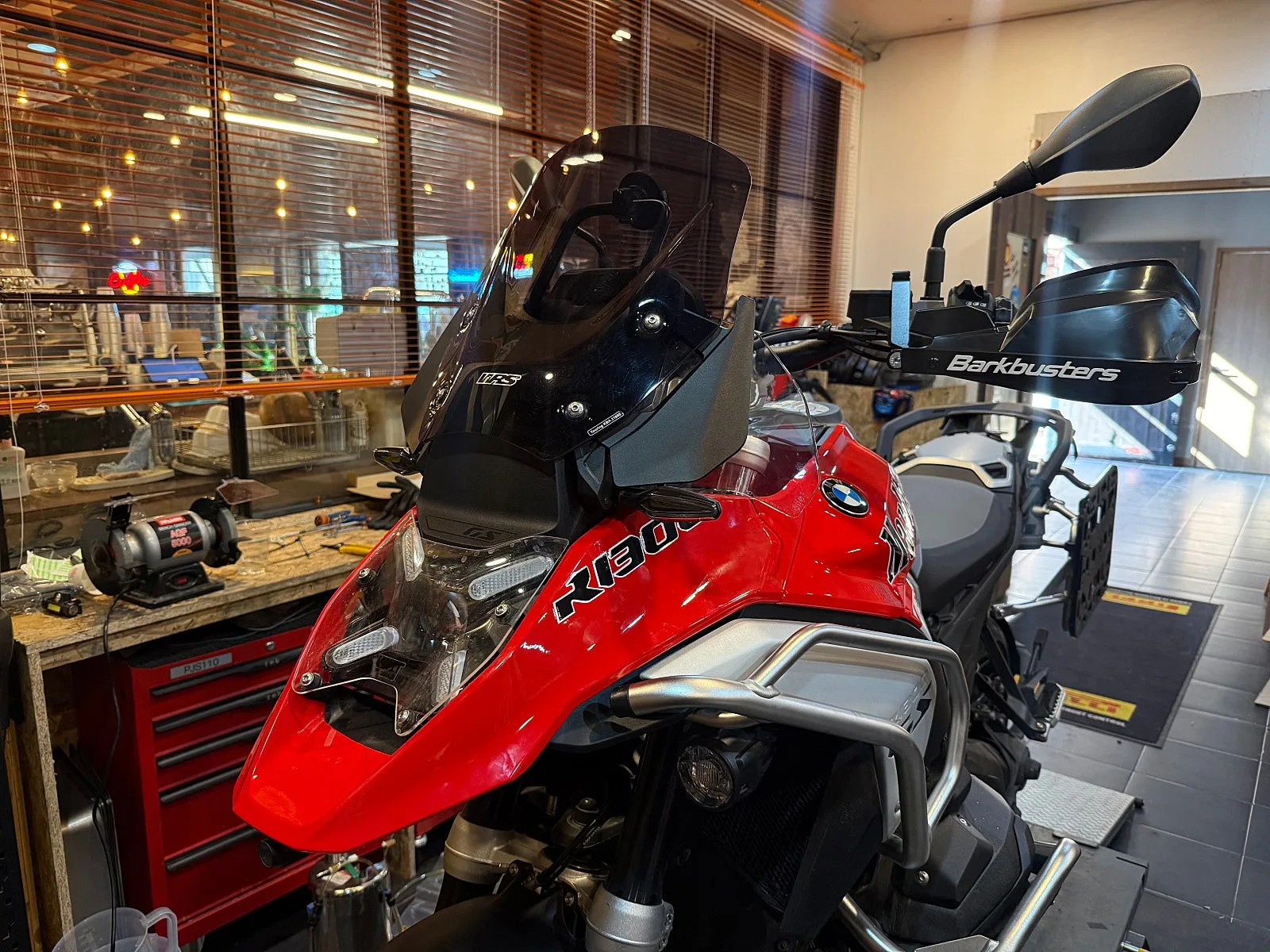 BMW R 1300 GS ENDURO 패키지 2025 레드 사진 5