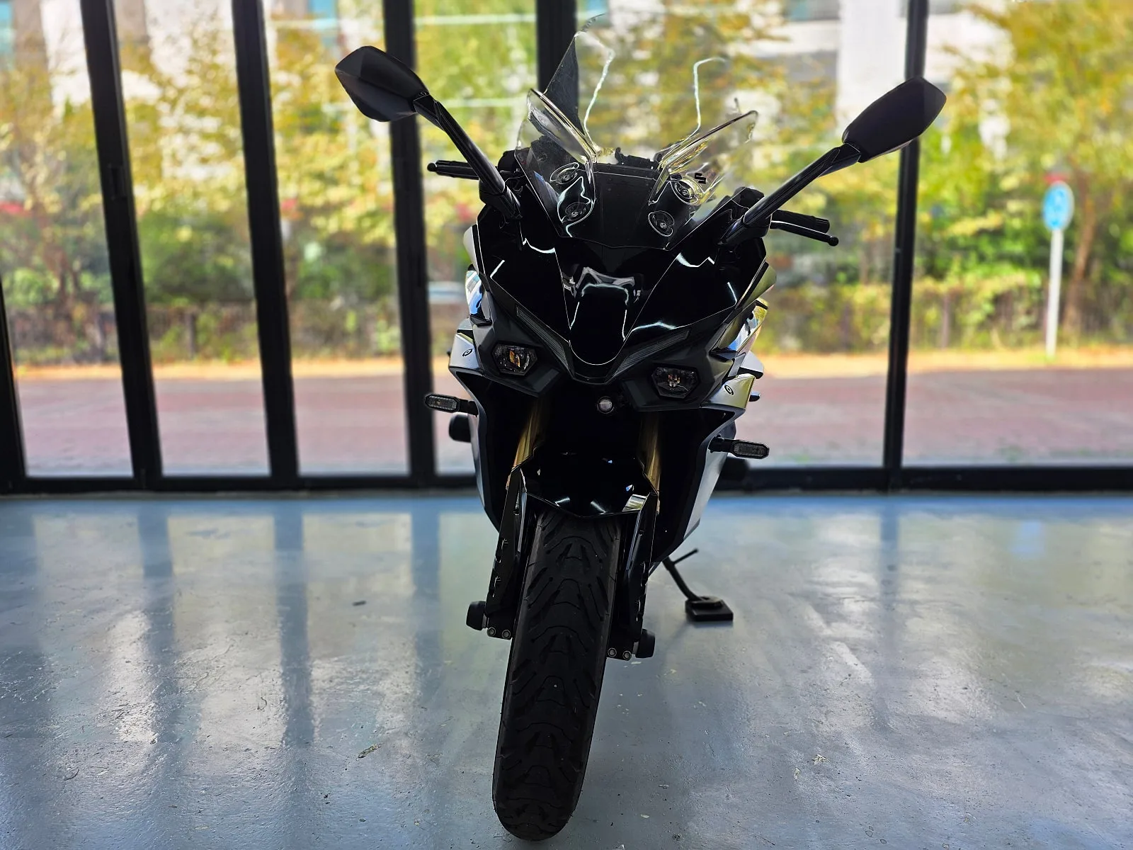 스즈키 GSX-S 1000 GT 2026 블랙 사진 3
