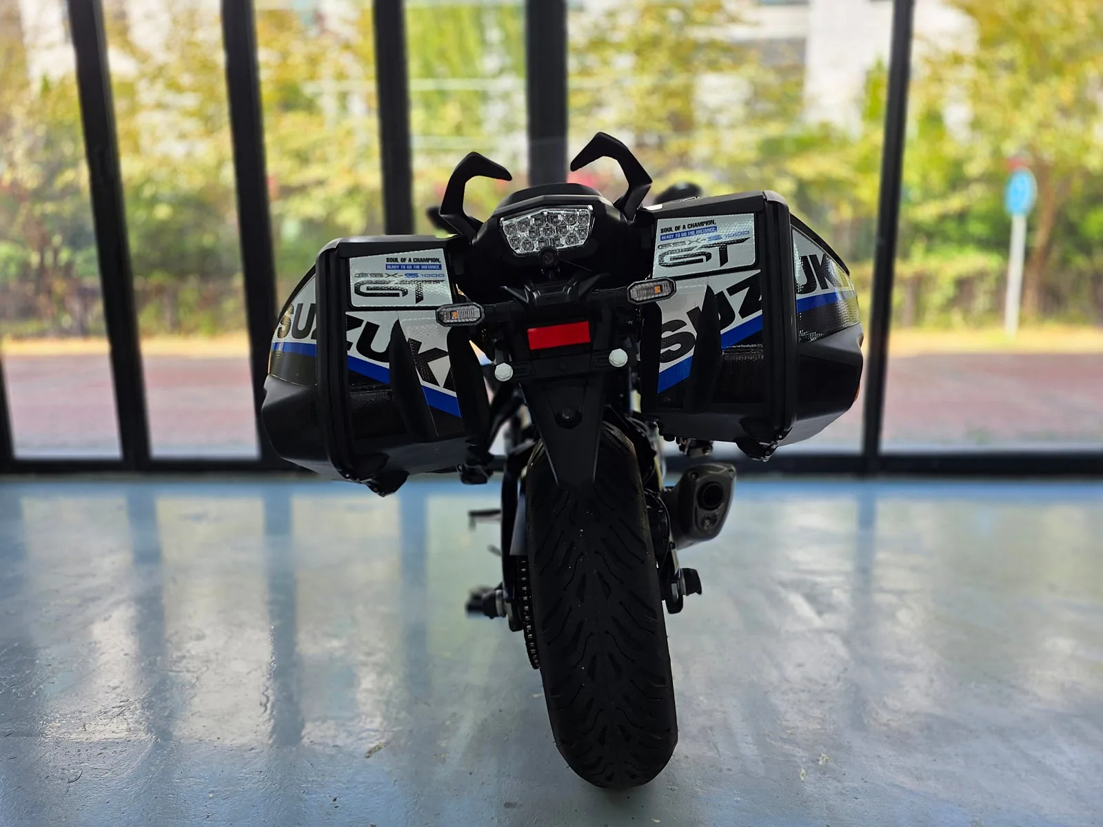 스즈키 GSX-S 1000 GT 2026 블랙 사진 6