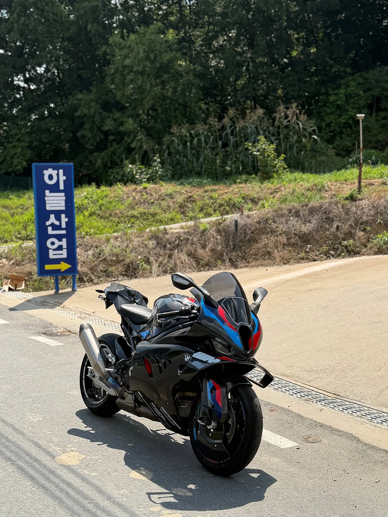 BMW M 1000 RR 컴페티션 2024 블랙 사진 2