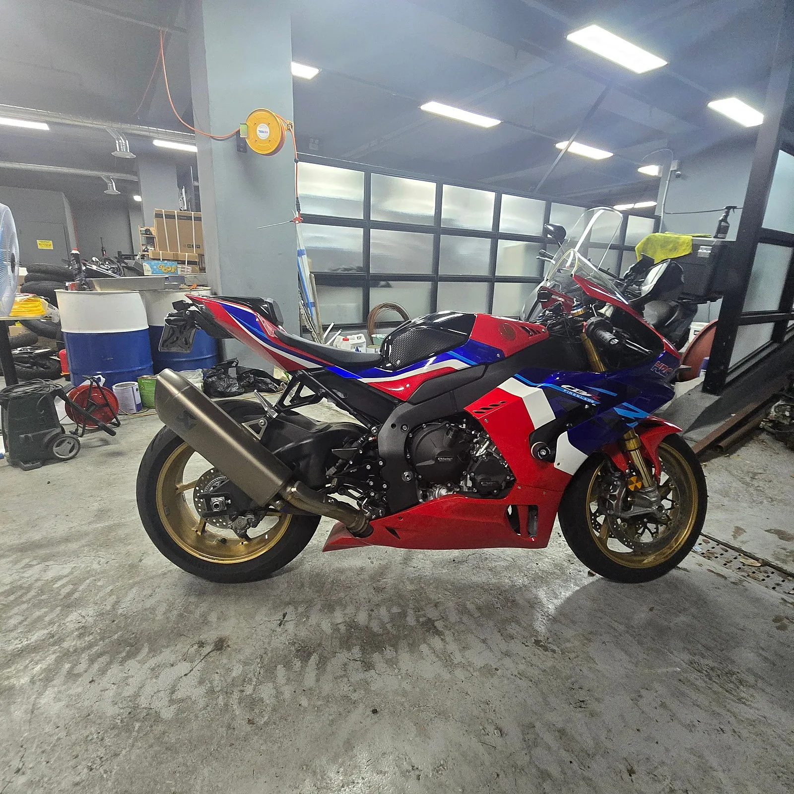 혼다 CBR 1000 RR SP 2021 레드 사진 2