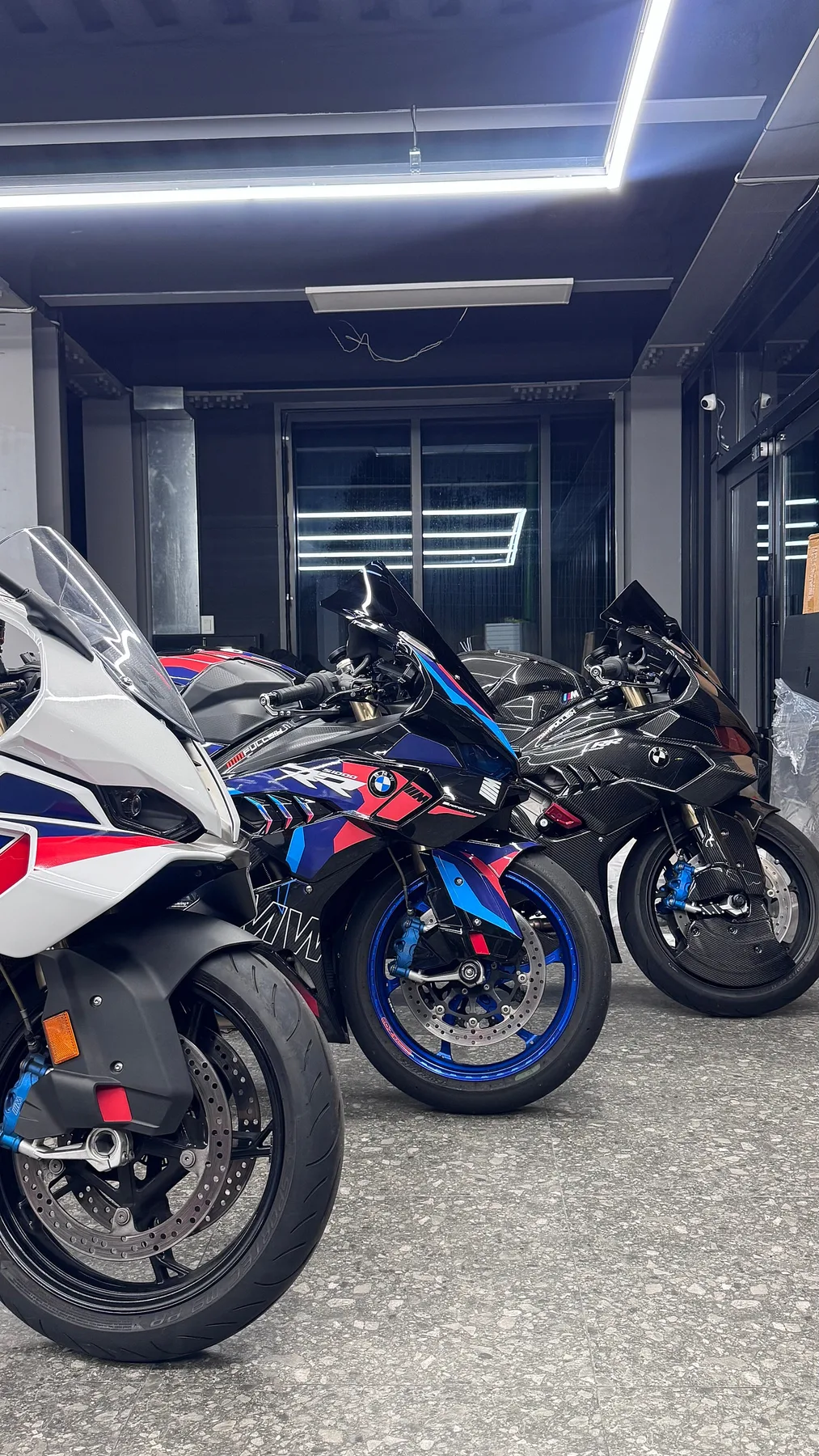 BMW S 1000 RR M팩 2026 2026 블랙 사진 4