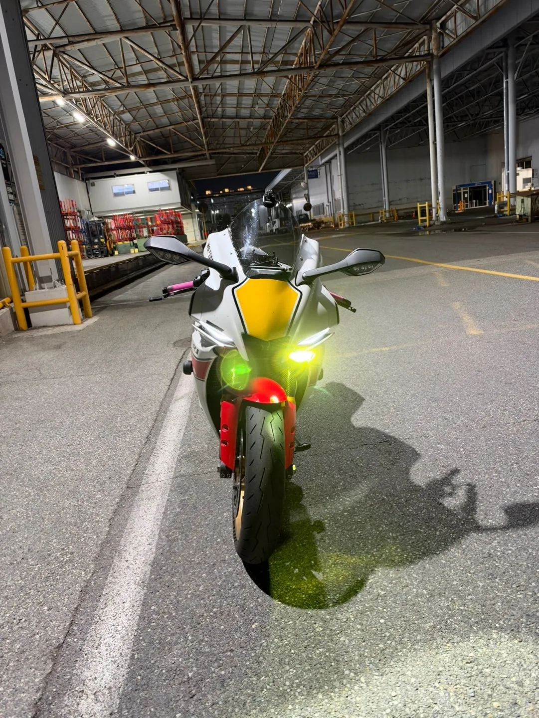 야마하 YZF R1 60주년 WGP 2022 2022 화이트 사진 1