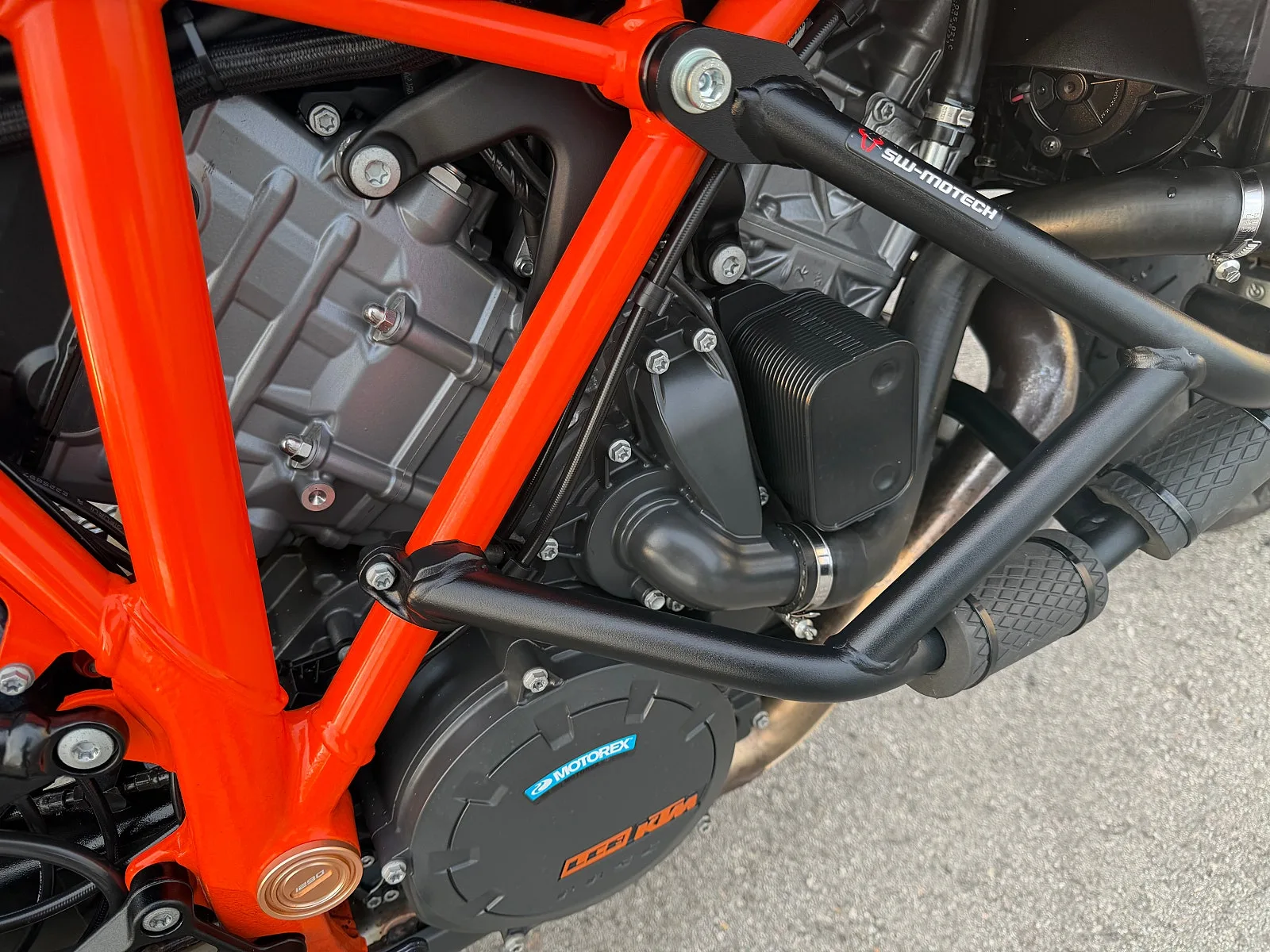KTM 1290 슈퍼듀크 GT 트랙팩 2022 레드 사진 1