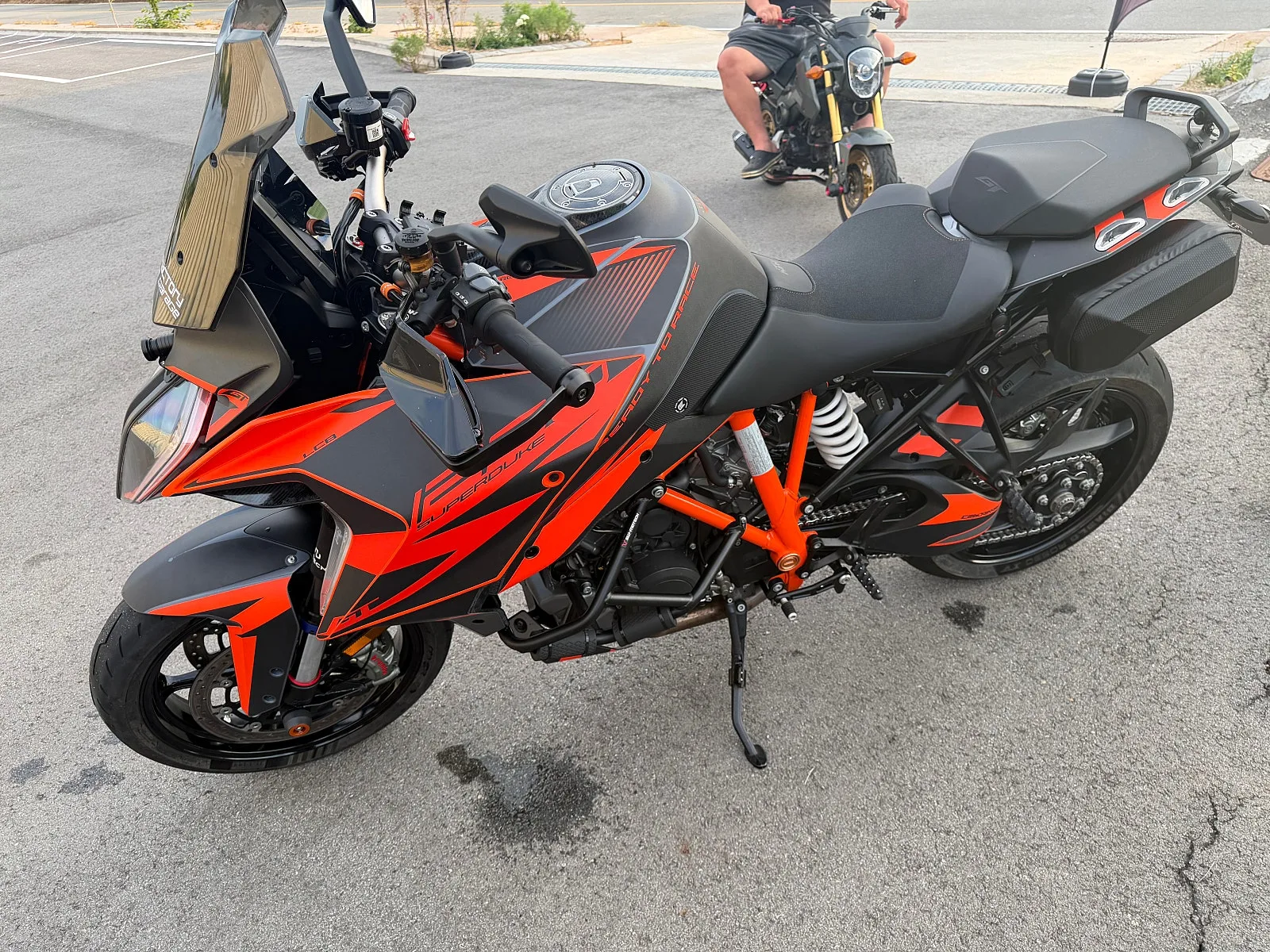 KTM 1290 슈퍼듀크 GT 트랙팩 2022 레드 사진 2