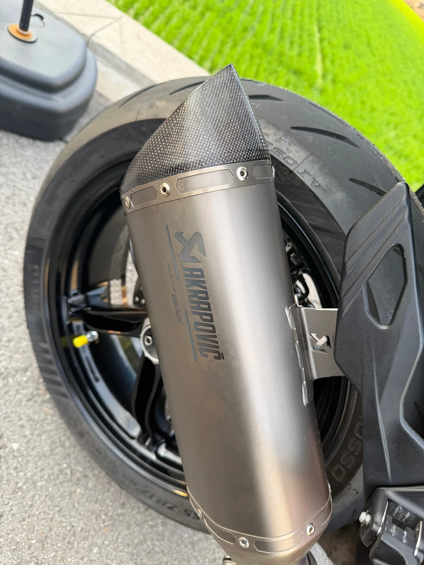 KTM 1290 슈퍼듀크 GT 트랙팩 2022 레드 사진 8