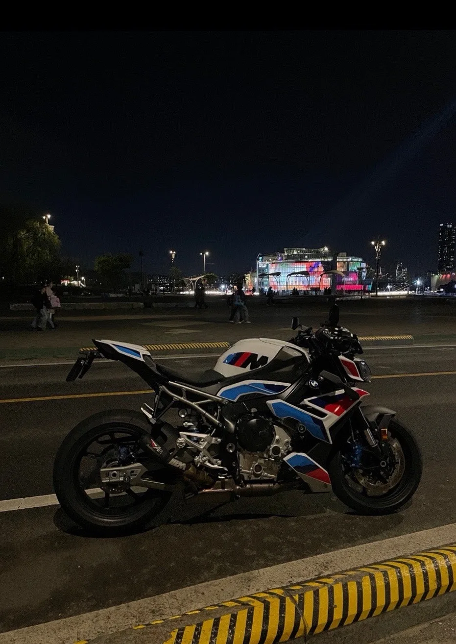 BMW M 1000 R 2025 블랙 사진 2