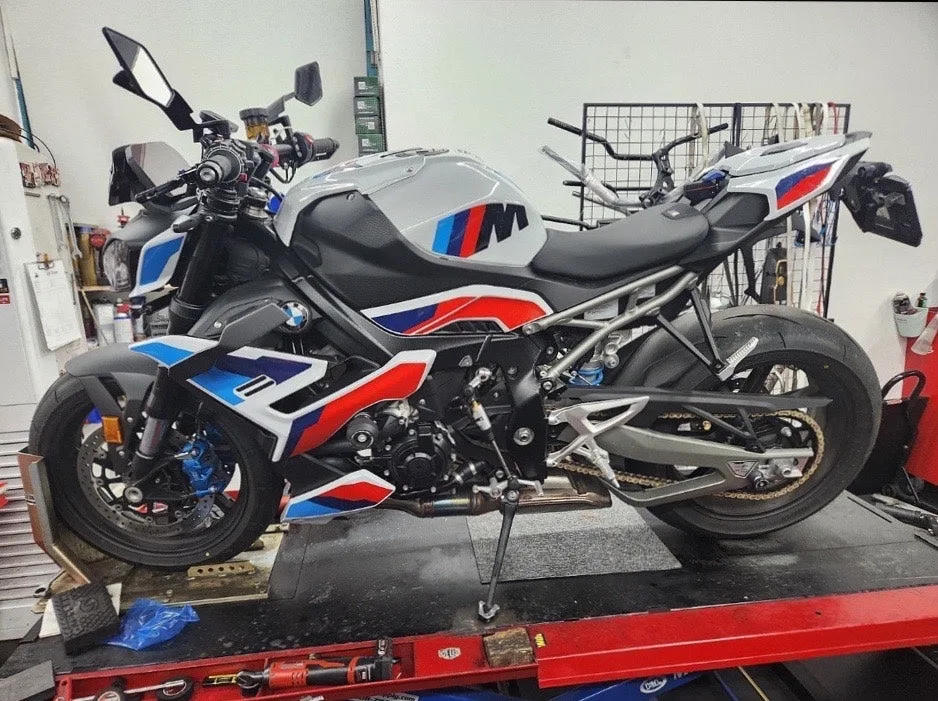 BMW M 1000 R 2025 블랙 사진 3