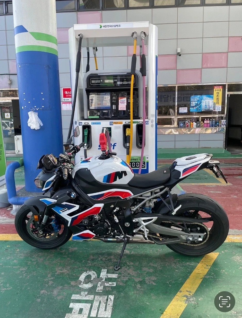 BMW M 1000 R 2025 블랙 사진 4
