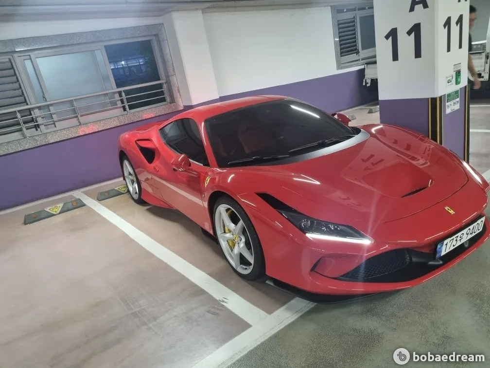 페라리 F8 트리뷰토 2022 빨간색 사진 7
