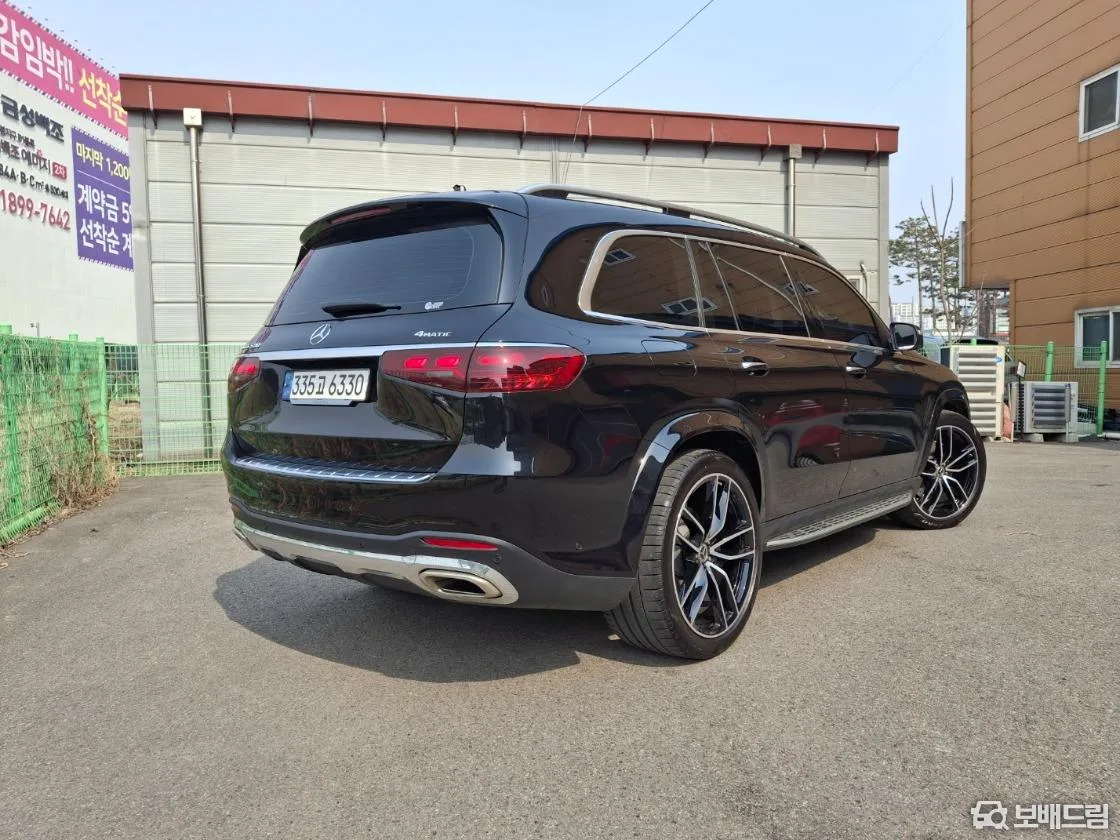 벤츠 GLS클래스 GLS 580 4매틱 2024 검정색 사진 3