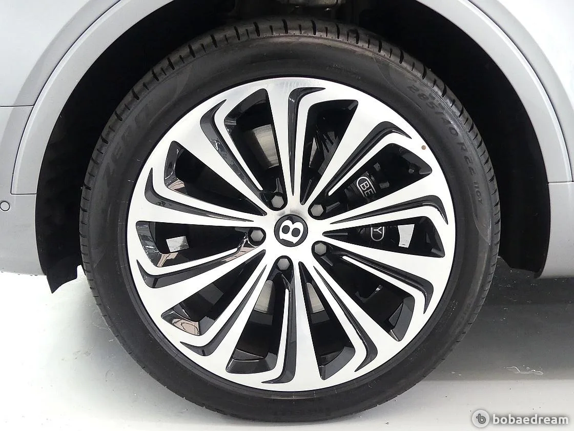 벤틀리 벤테이가 4.0 V8 퍼스트 에디션 2021 회색 사진 4