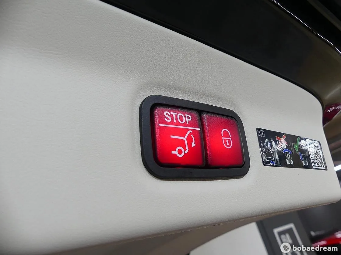 벤츠 마이바흐 GLS 600 4매틱 2025 검정색 사진 5