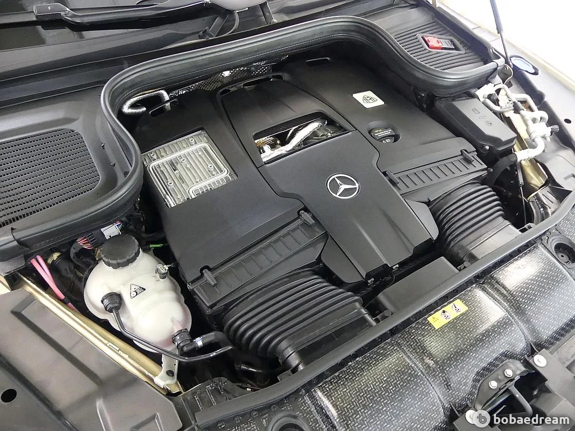 벤츠 마이바흐 GLS 600 4매틱 마누팍투어 2023 마끼아또 베이지 사진 8