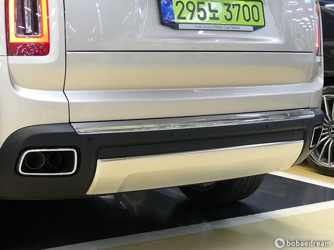 롤스로이스 컬리넌 6.7 V12 2022 실버 사진 3