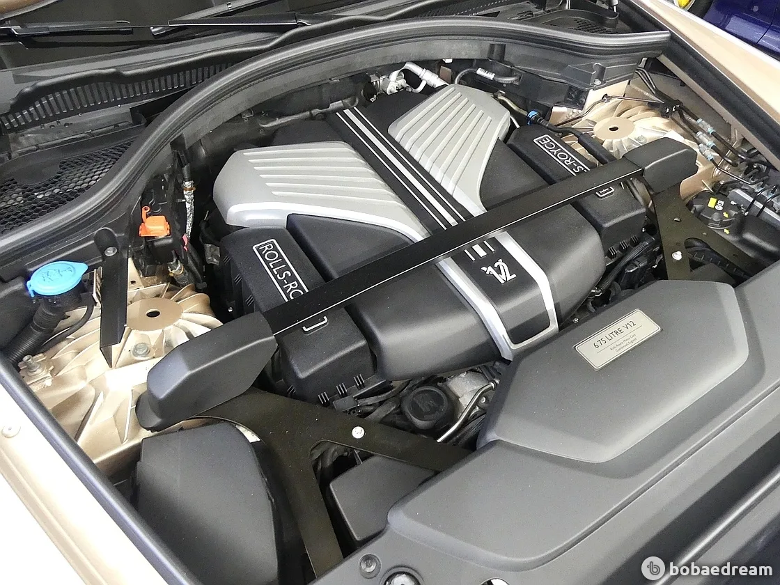 롤스로이스 컬리넌 6.7 V12 2022 실버 사진 5