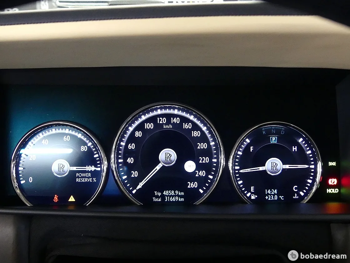 롤스로이스 컬리넌 6.7 V12 2022 실버 사진 6