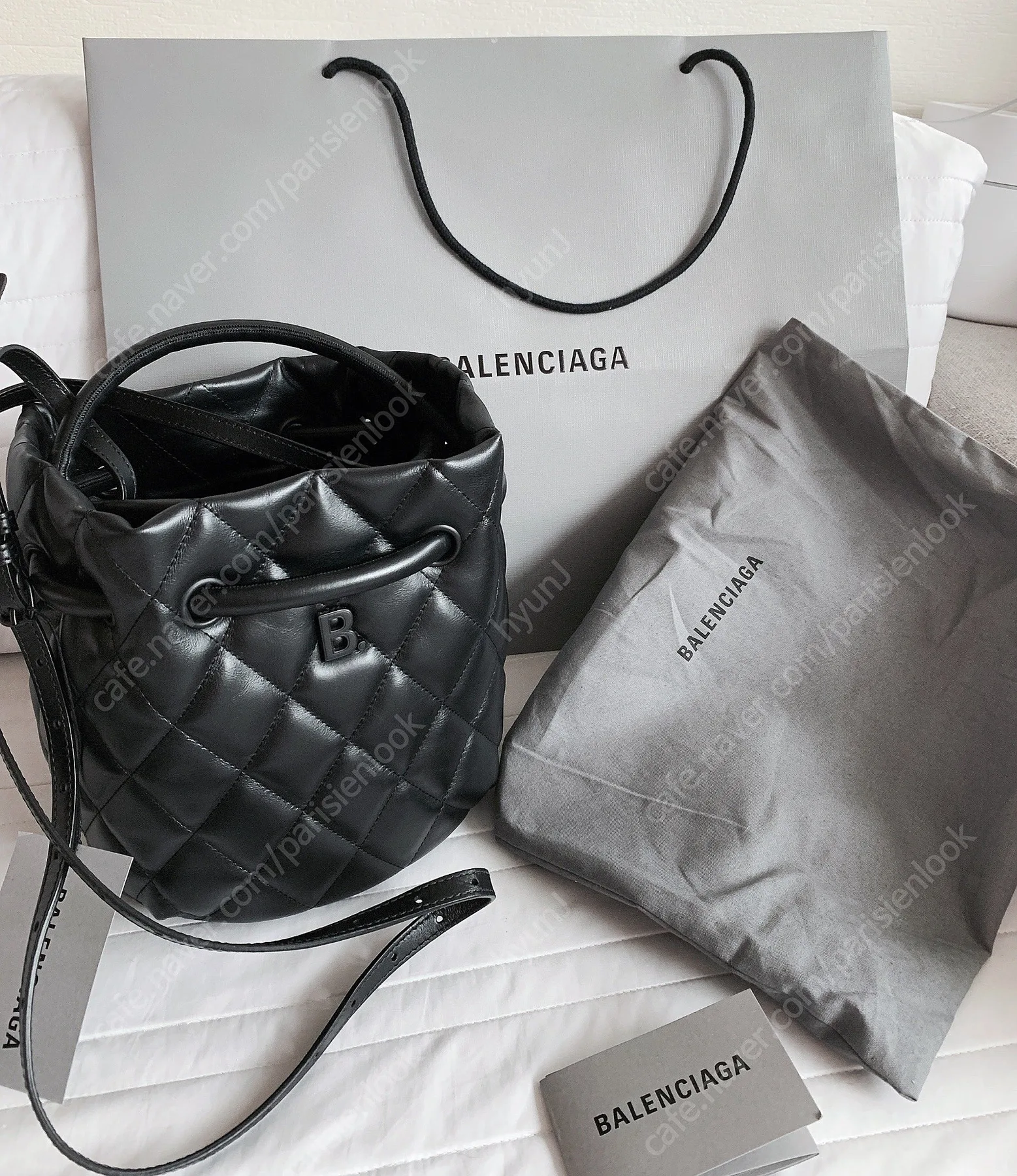 발렌시아가 BALENCIAGA/발렌시아가 퀼팅 가죽 버킷백 사진 1
