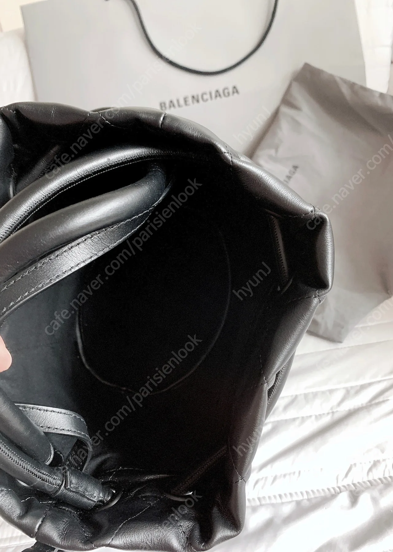 발렌시아가 BALENCIAGA/발렌시아가 퀼팅 가죽 버킷백 사진 5