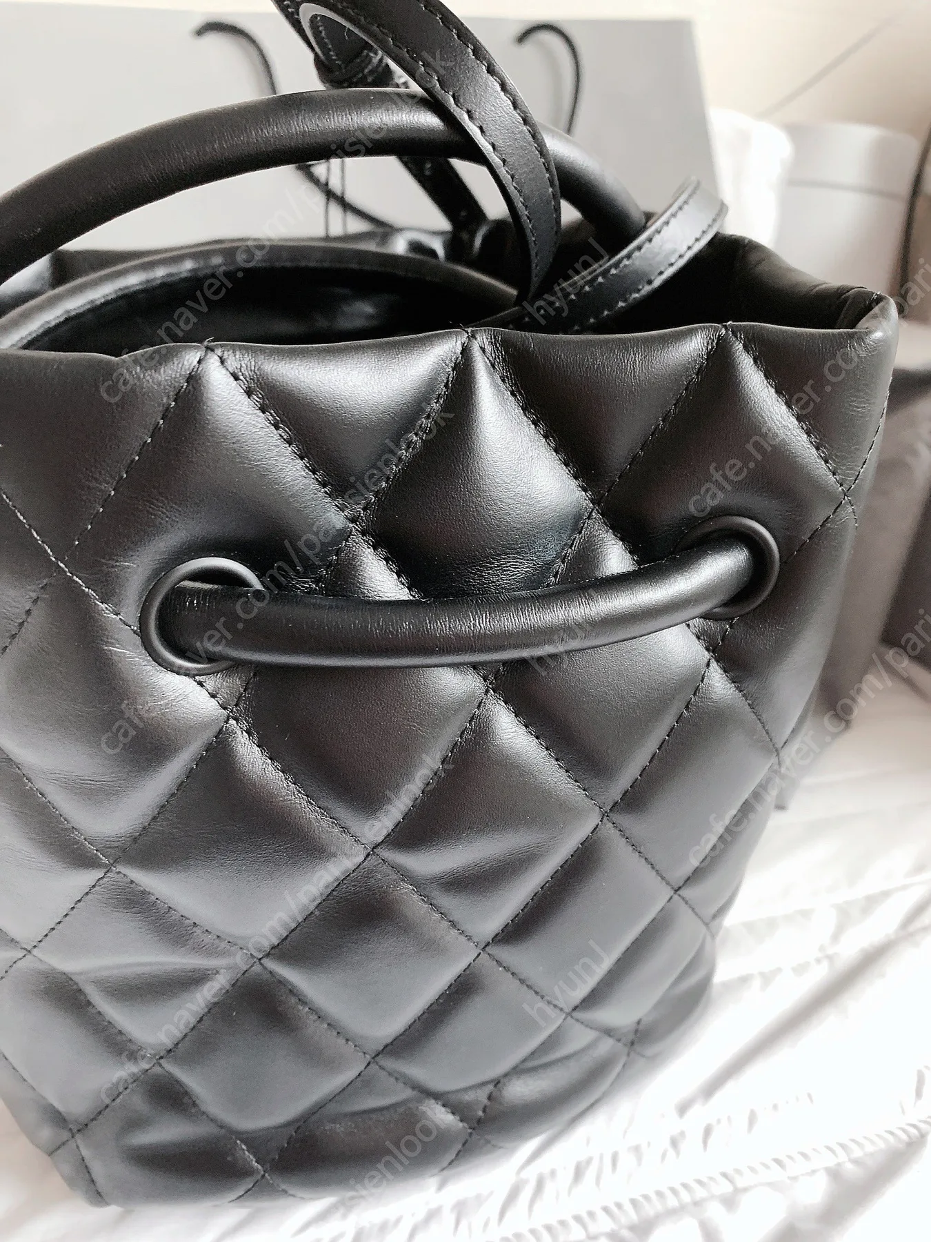 발렌시아가 BALENCIAGA/발렌시아가 퀼팅 가죽 버킷백 사진 6