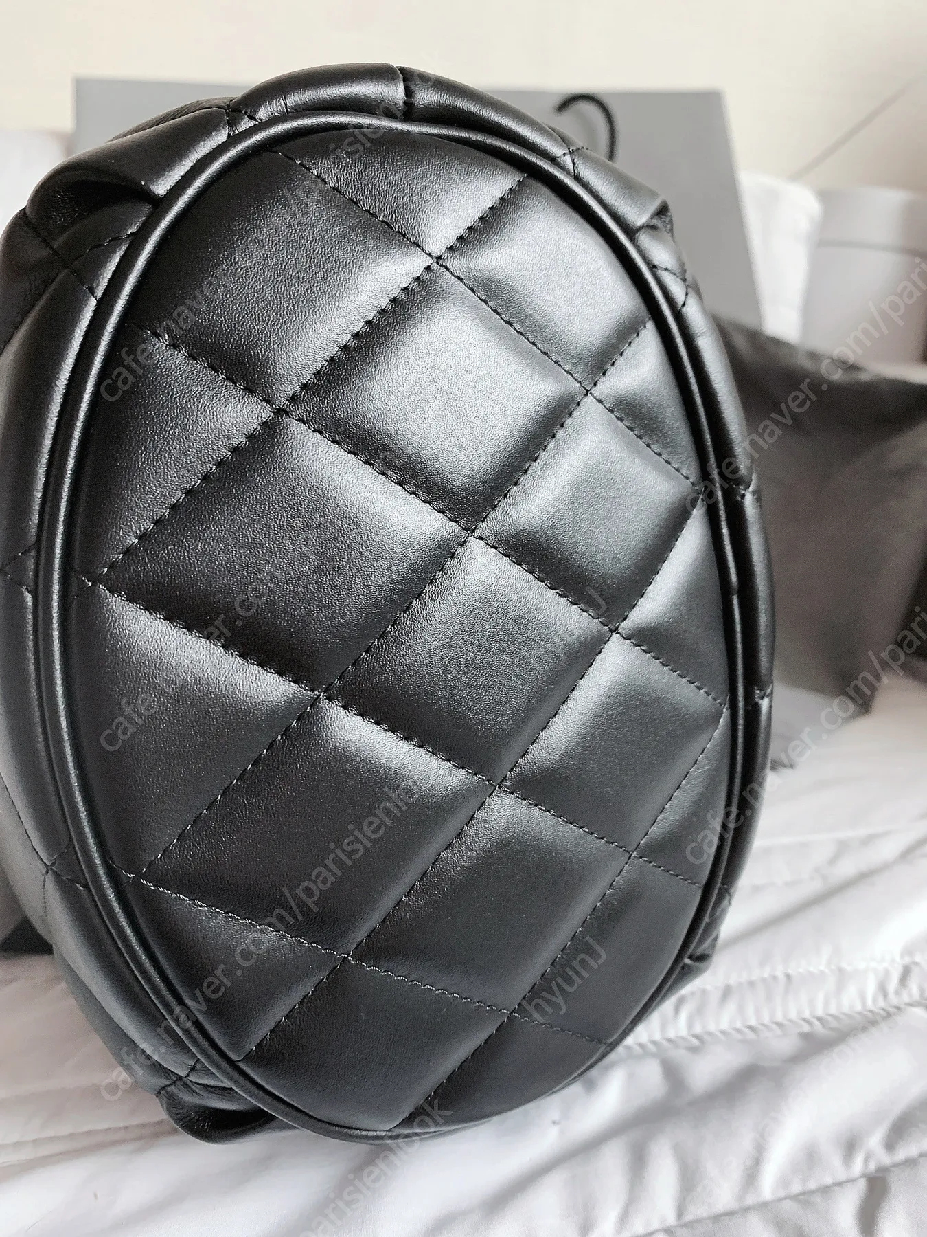 발렌시아가 BALENCIAGA/발렌시아가 퀼팅 가죽 버킷백 사진 8