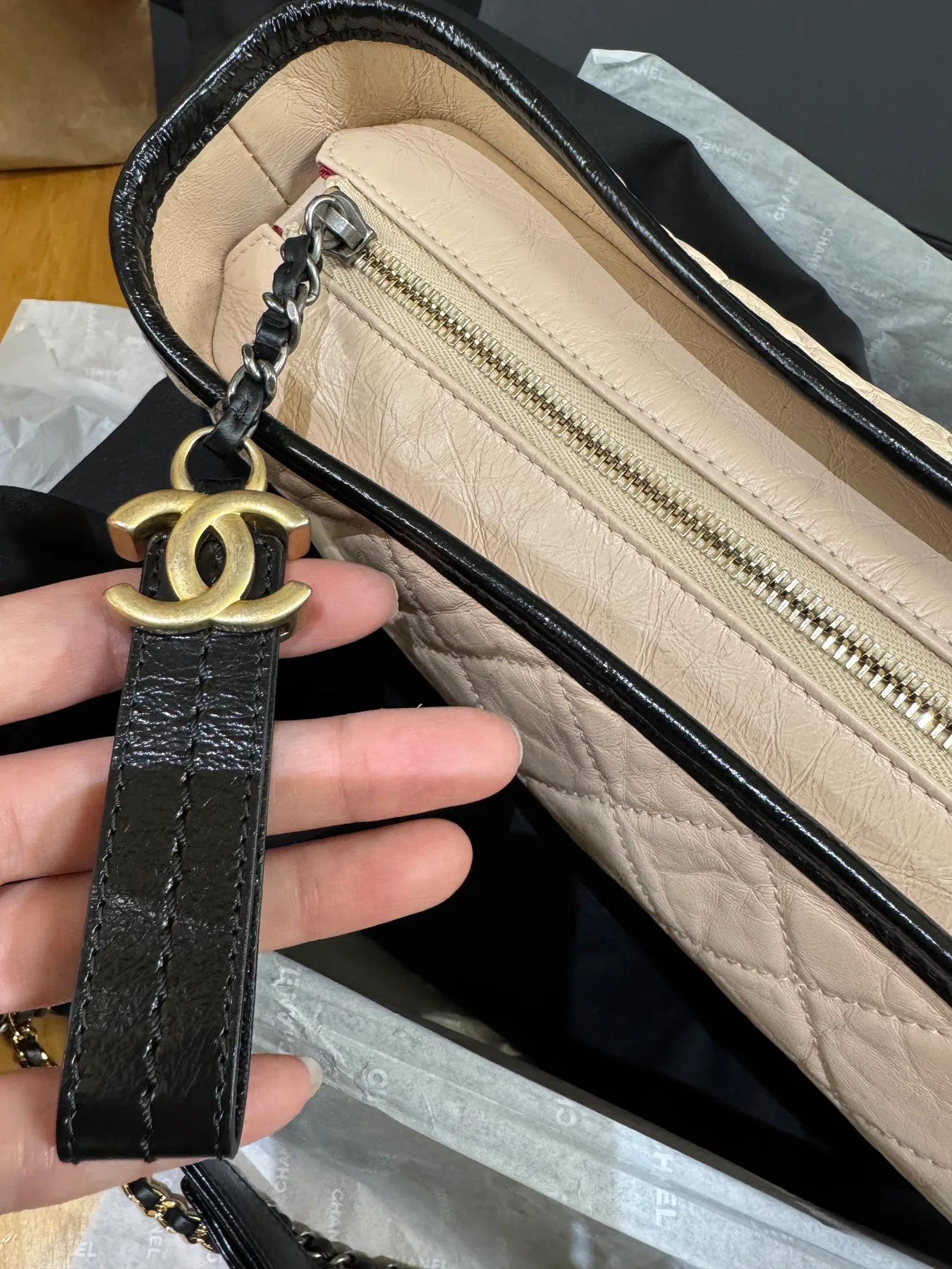 샤넬 가브리엘 호보 라지 베이지 28번대 사진 7
