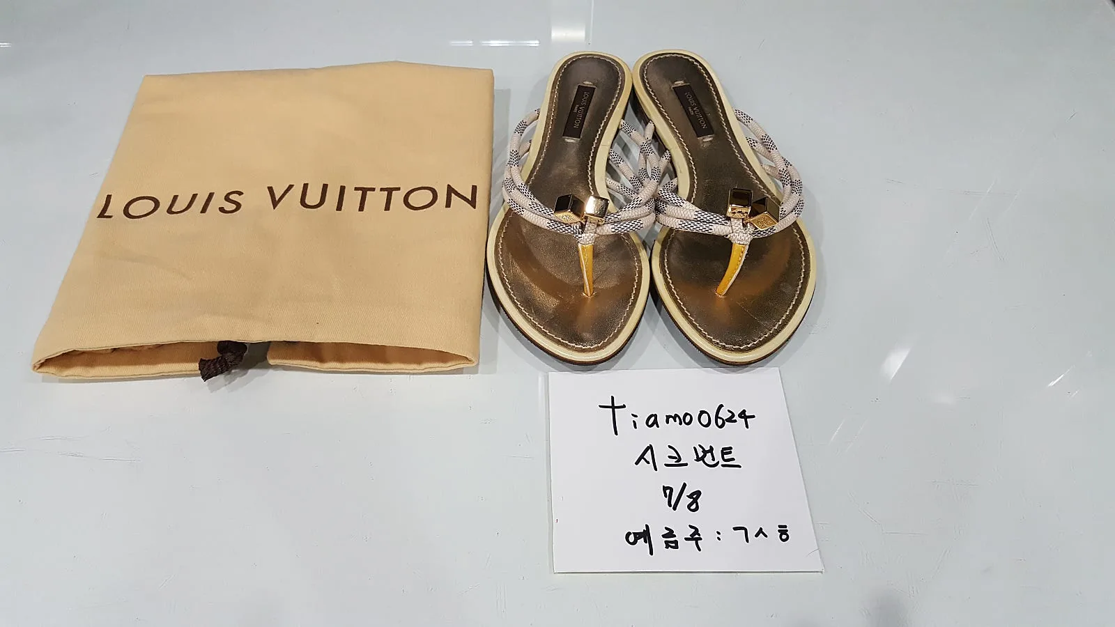 루이비통 쪼리 샌들 35(220) 사진 1