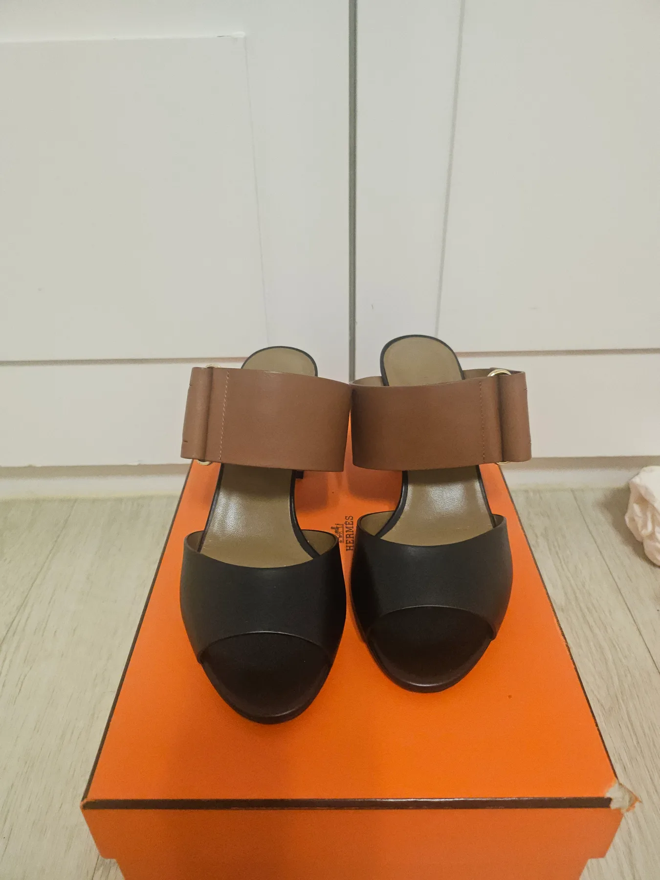 에르메스 통굽 슬리퍼 36반 새상품