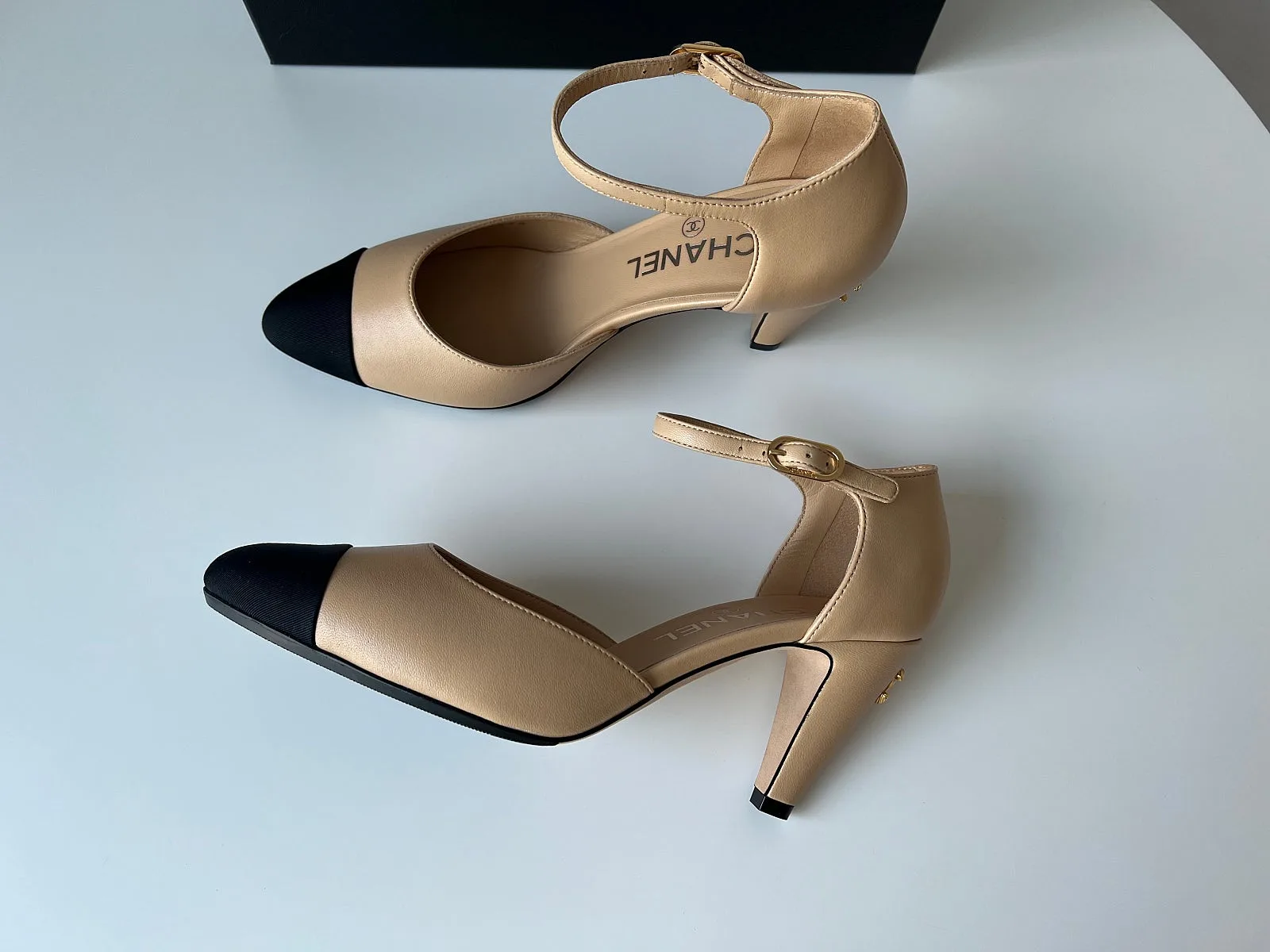 샤넬 클래식 블랙 베이지 투톤 슬링백 슈즈 사진 4