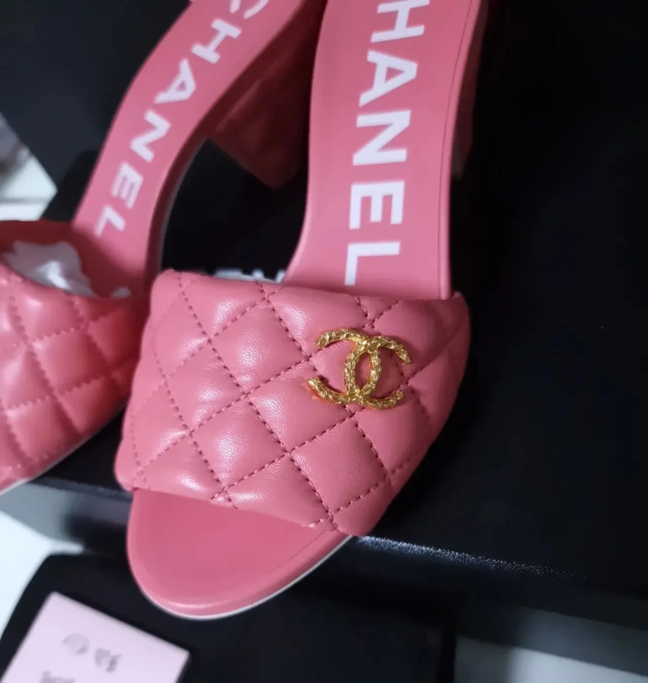 샤넬 G38820 핑크 퀼팅 뮬 사진 6