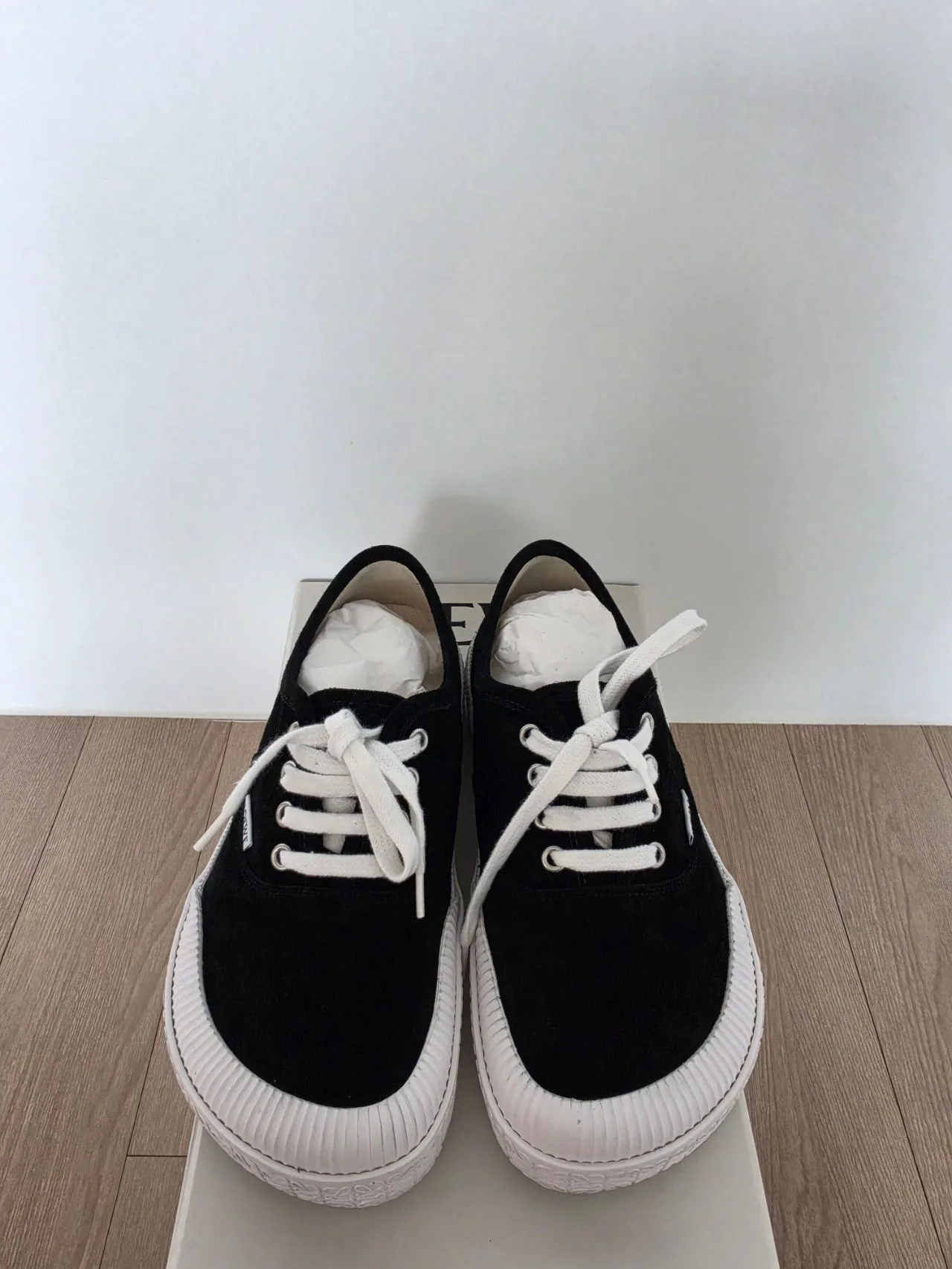 로에베 스니커즈 38