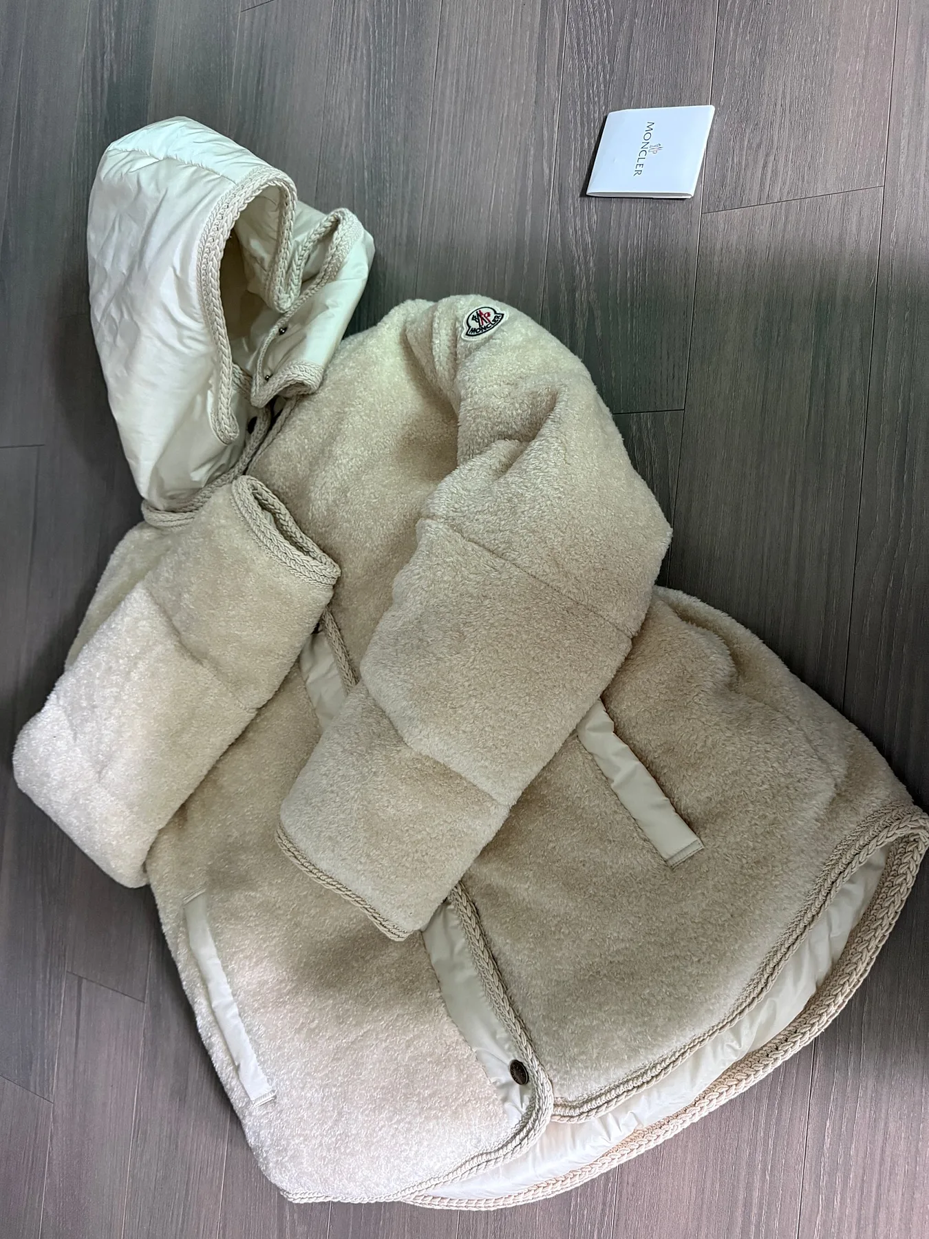 몽클레르 구스 패딩 사진 2