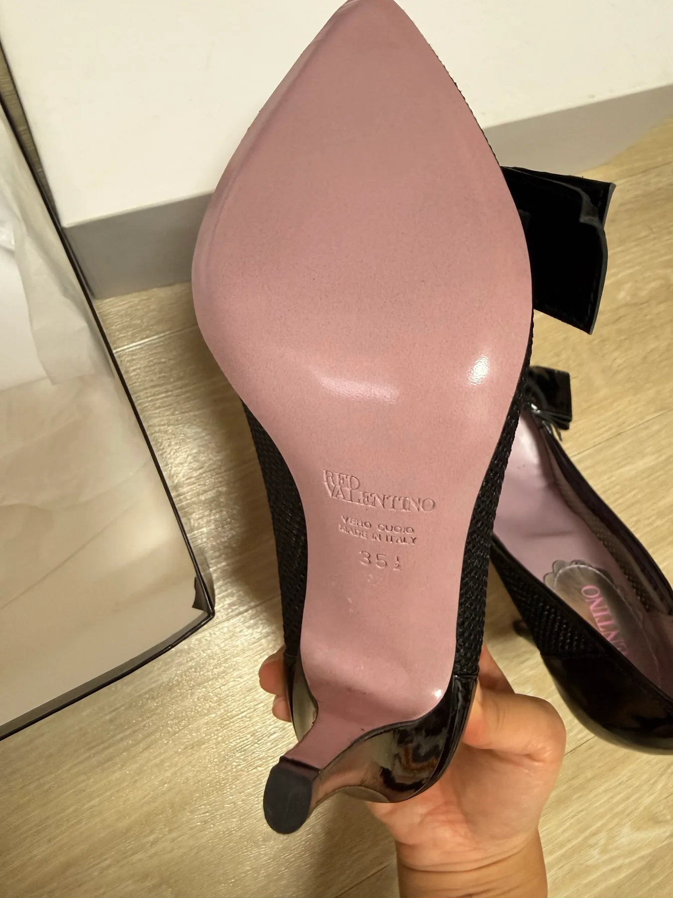 발렌티노 레드 보우 힐 사진 7