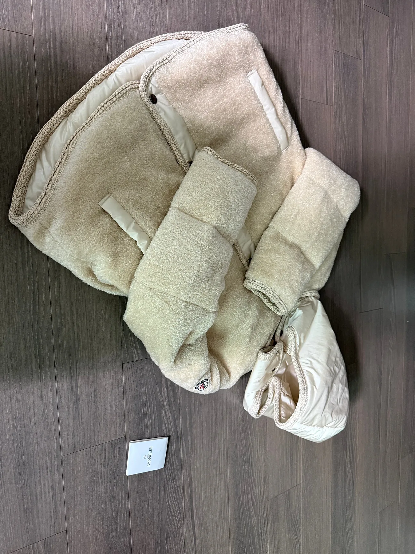 몽클레르 구스 패딩