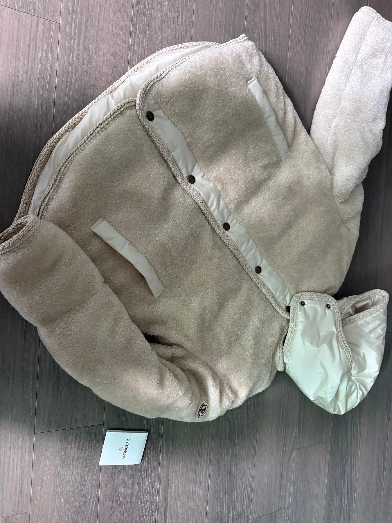 몽클레르 구스패딩 사진 2