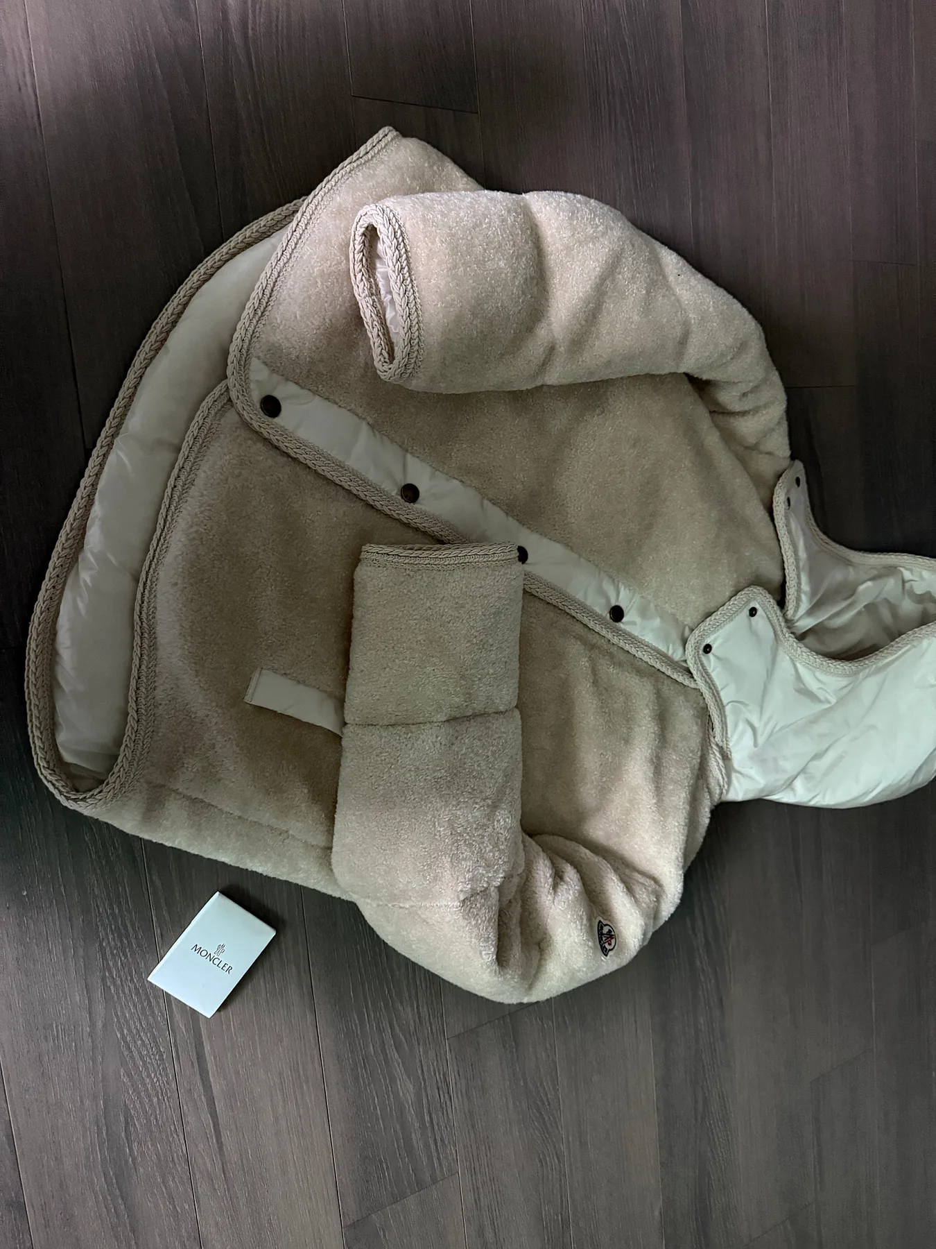 몽클레르 구스 패딩