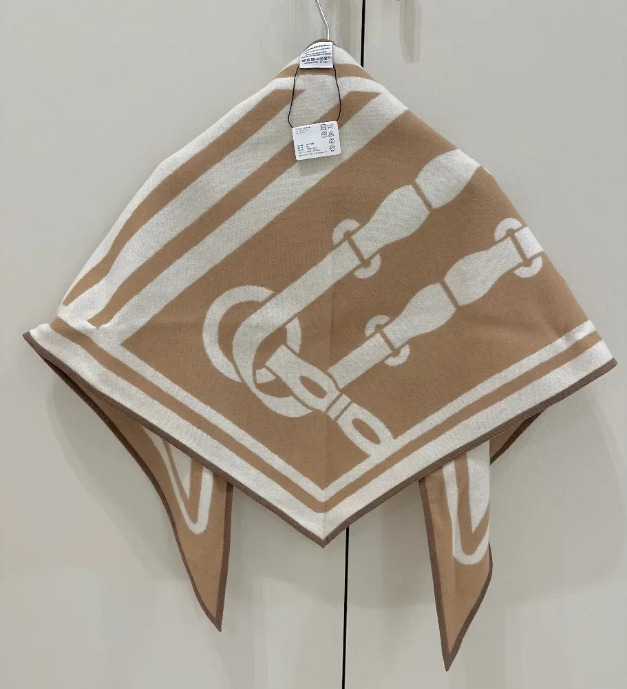 에르메스 코칭 더블페이스 트라이앵글 스카프 사진 7