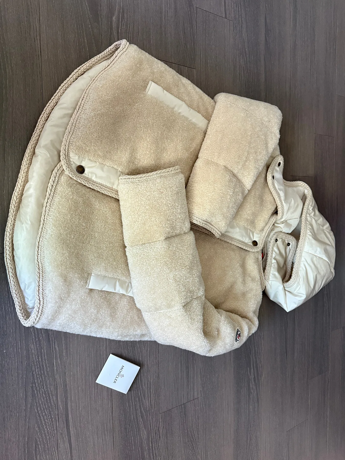 몽클레르 구스 패딩