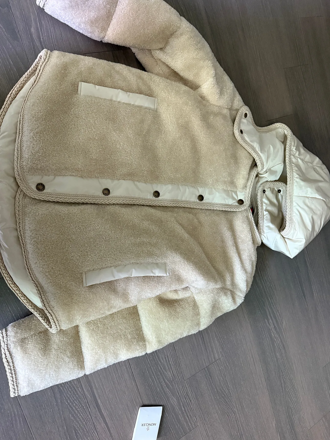 몽클레르 구스 패딩 사진 2