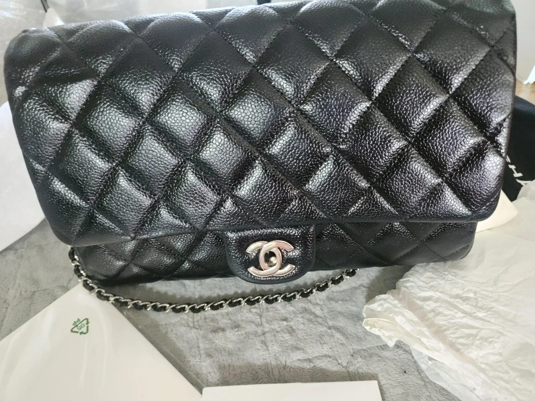 샤넬 클래식 캐비어 미디엄 클러치백 사진 5
