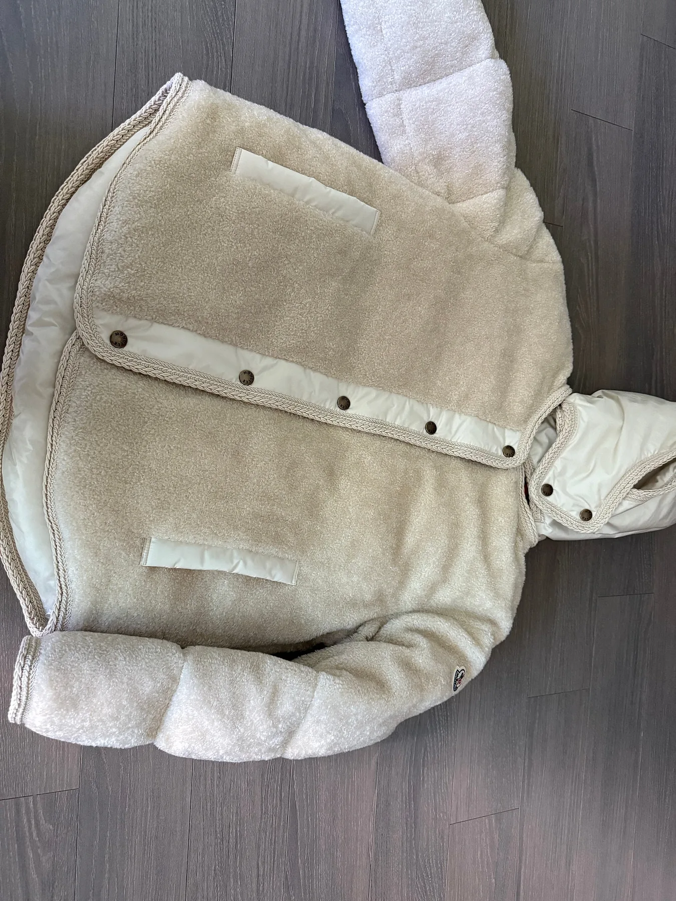 몽클레르 구스 패딩