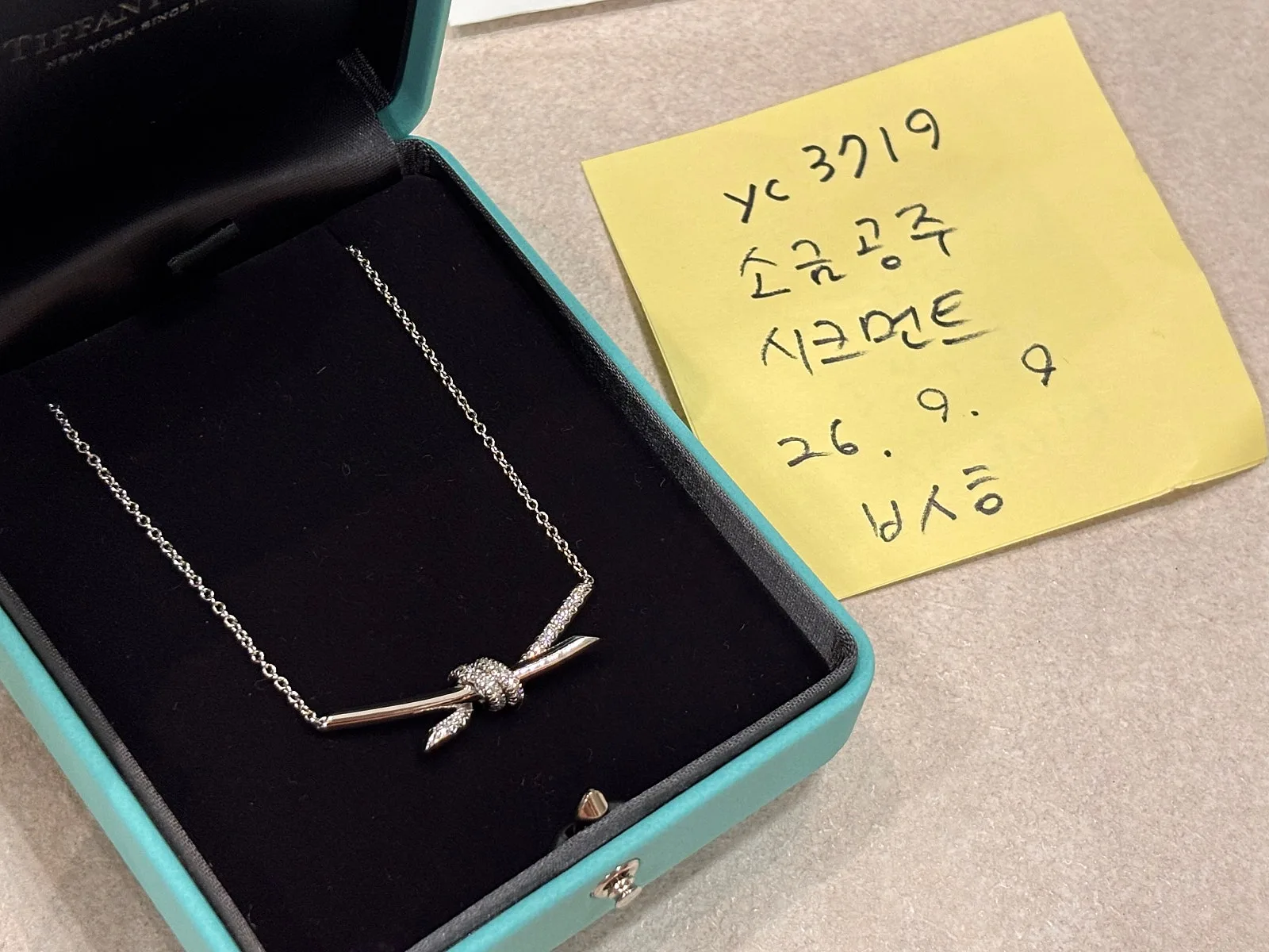 티파니앤코 티파니 노트 목걸이 18K 화이트골드 하프파베 다이아 사진 5