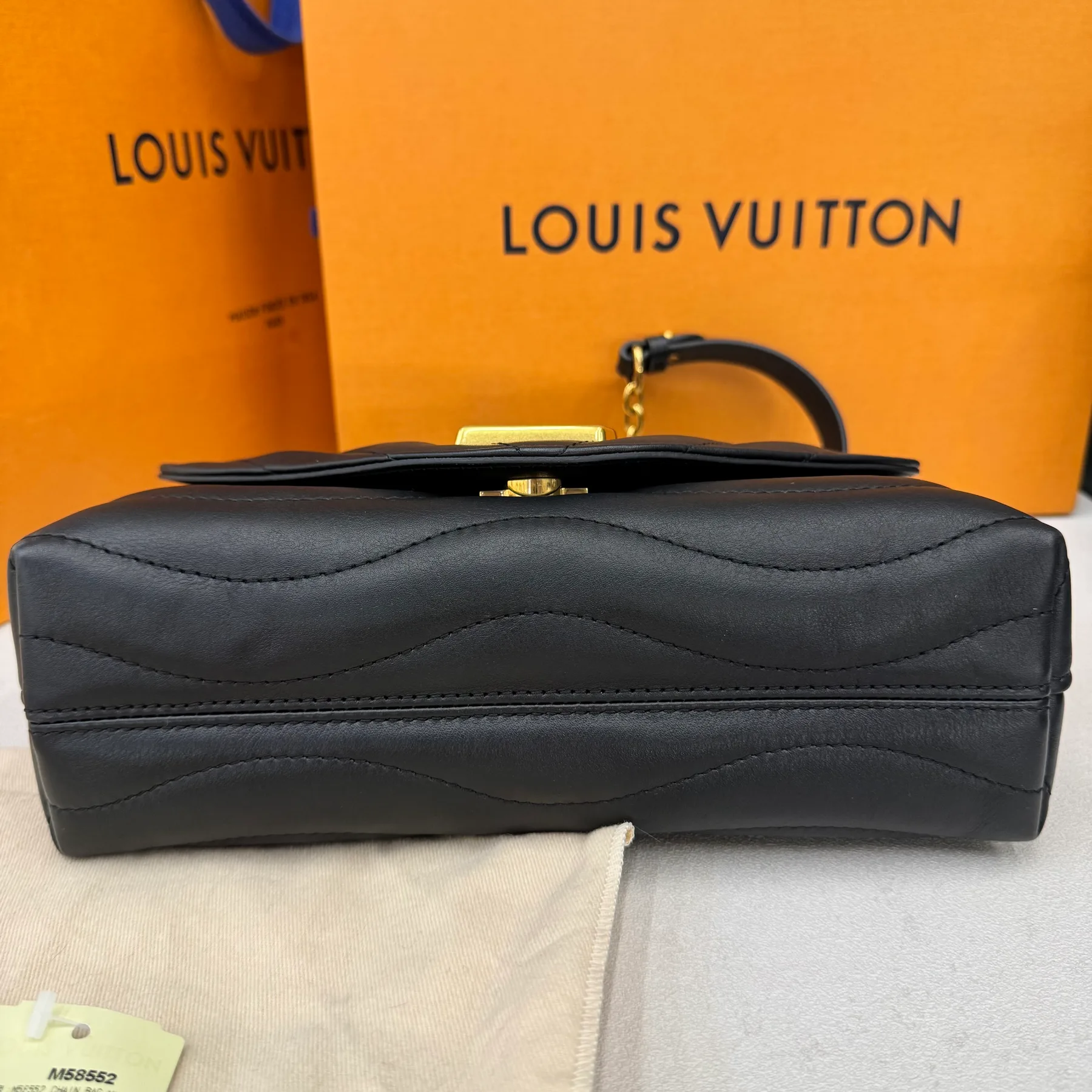 루이비통 LV 뉴 웨이브 체인 백 M58552 사진 4