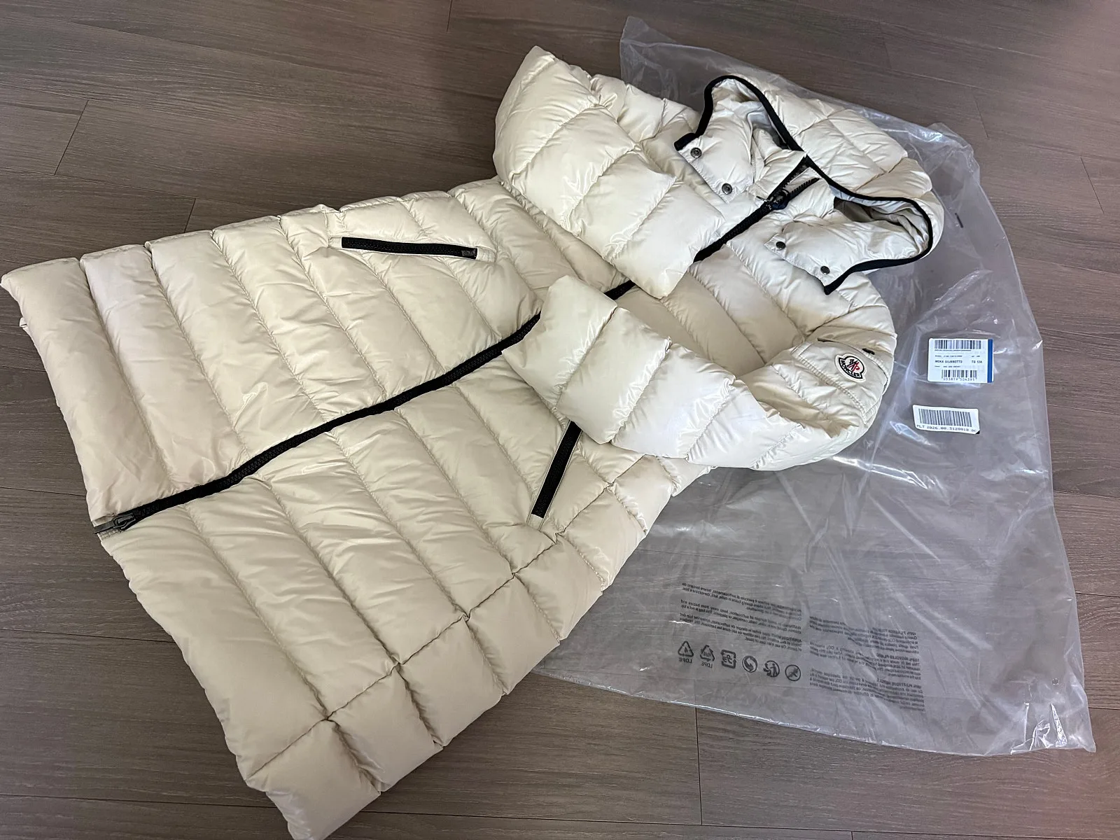 몽클레르 구스패딩 모카 사진 6
