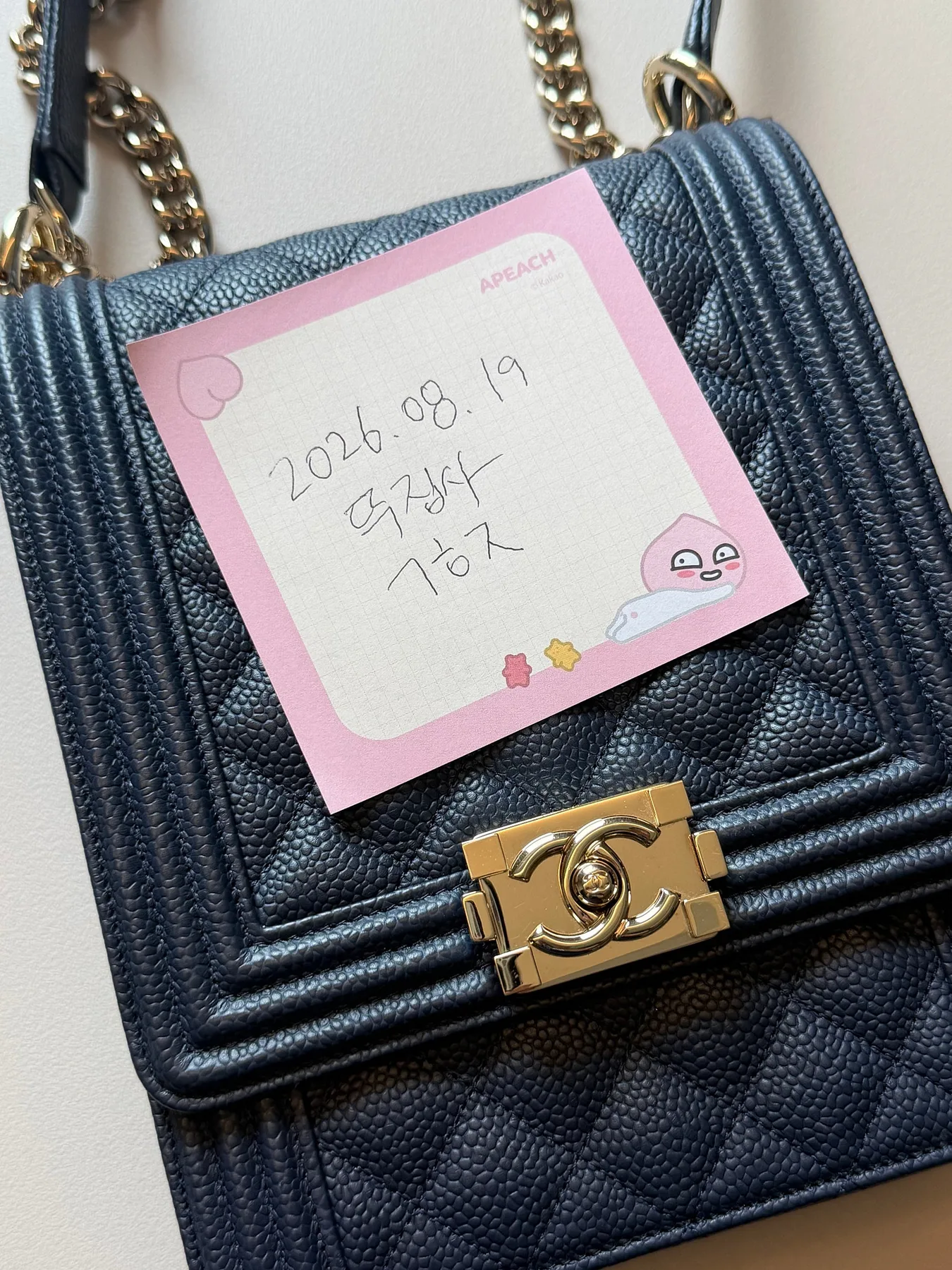 샤넬 보이사첼백 네이비금장 사진 2