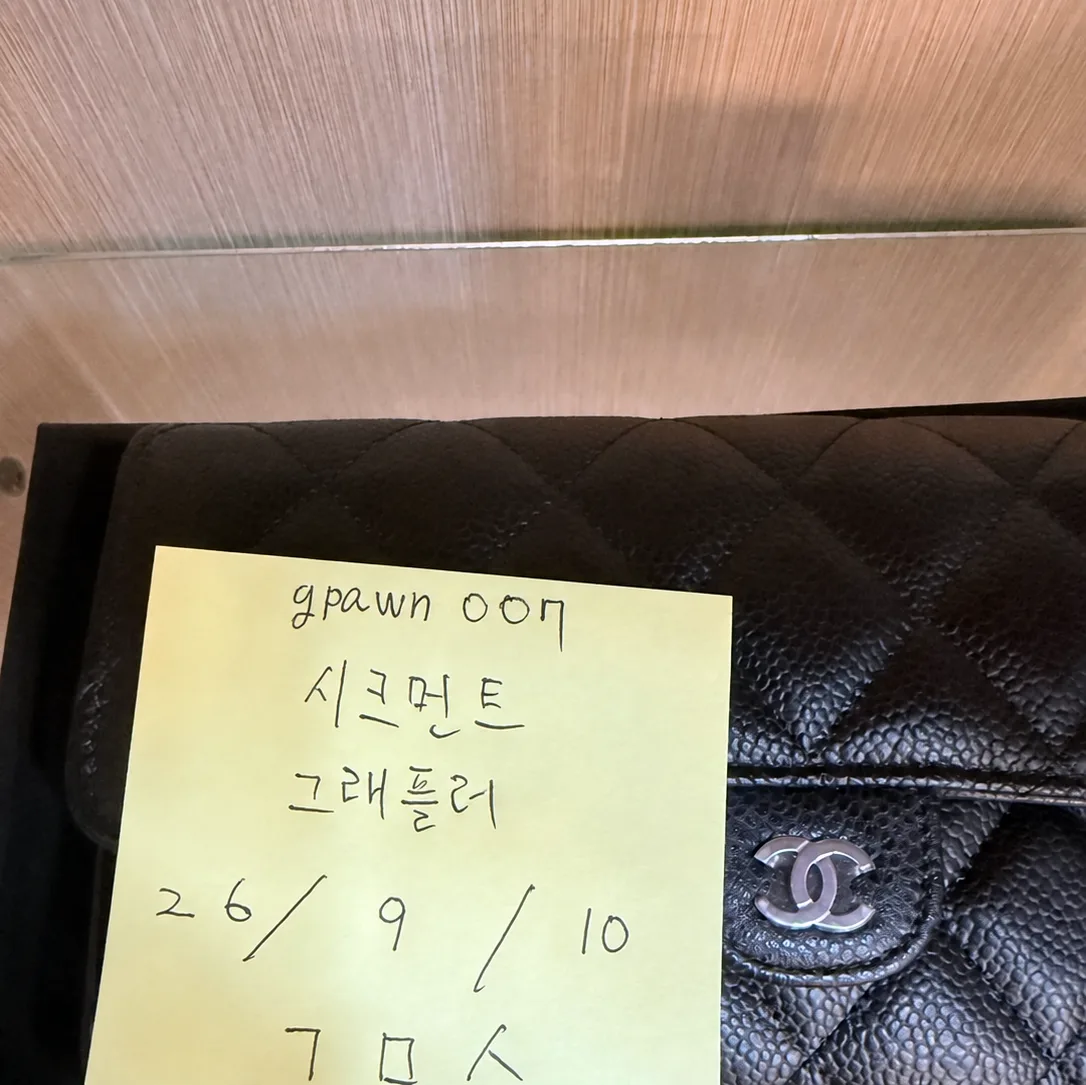 샤넬 클래식 캐비어 장지갑 블랙 은장 사진 8