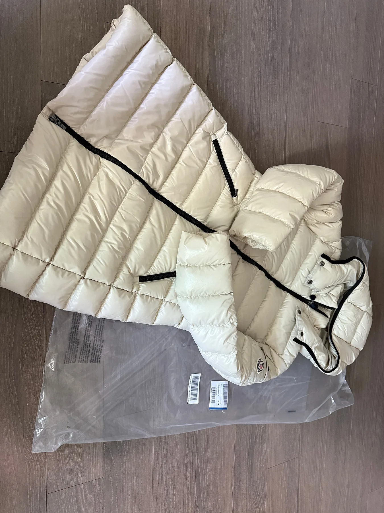 몽클레르 구스패딩 모카 사진 8