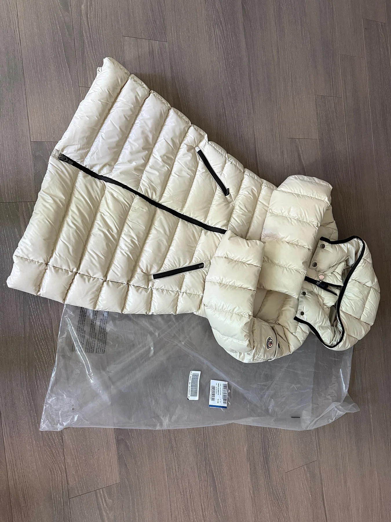 몽클레르 구스패딩 모카 사진 1