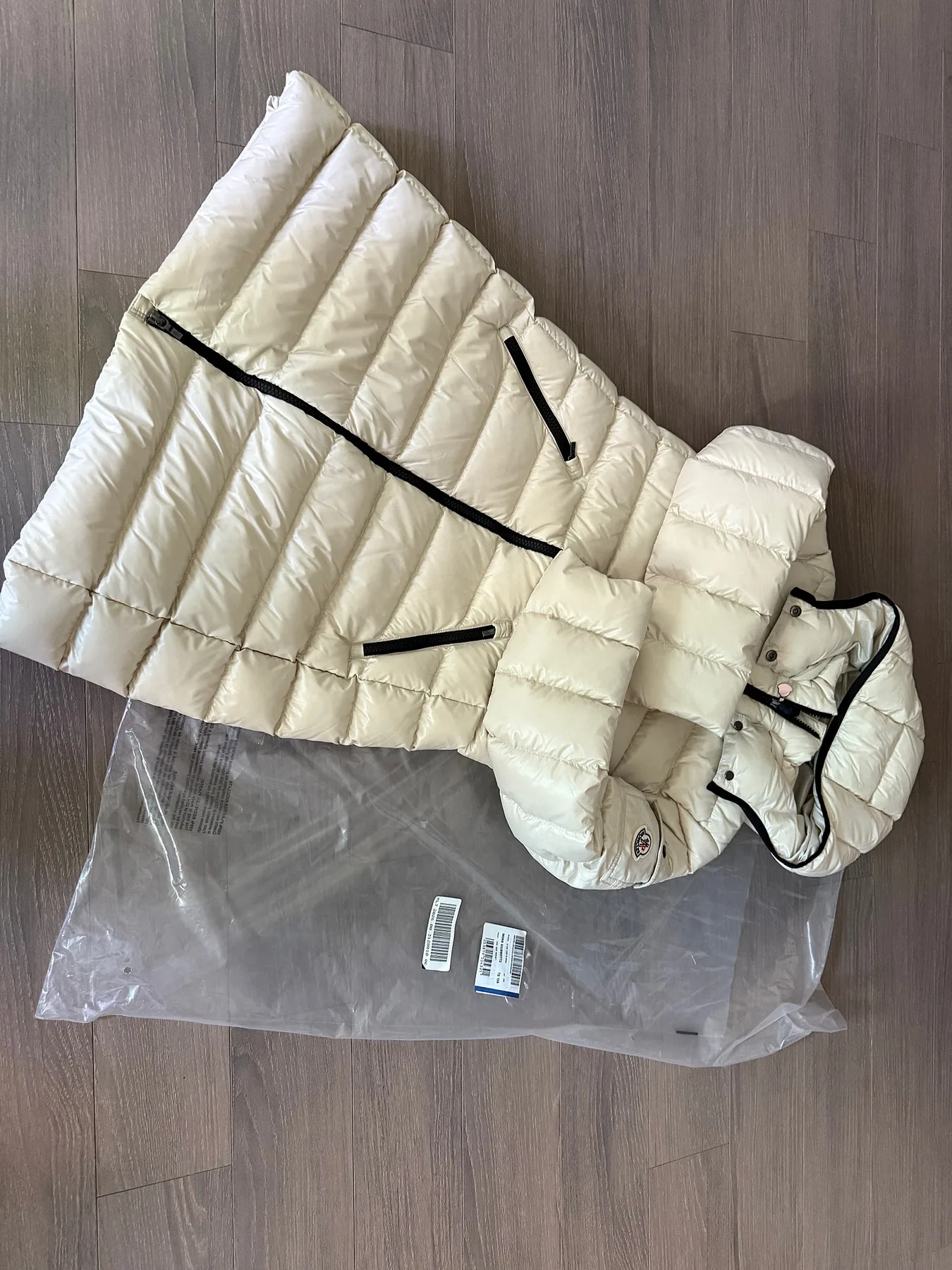 몽클레르 구스패딩 모카 사진 2