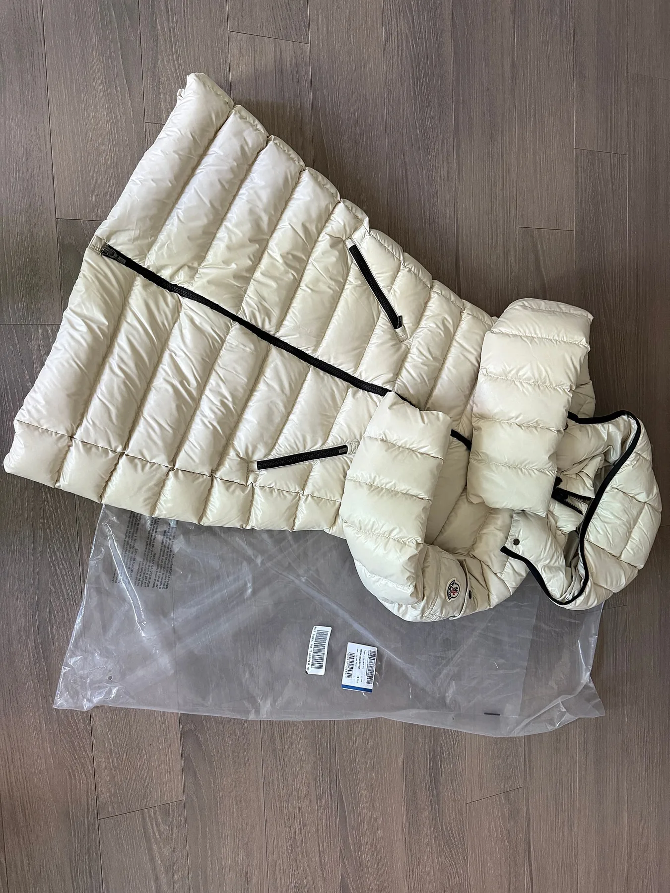 몽클레르 구스패딩 모카 사진 6